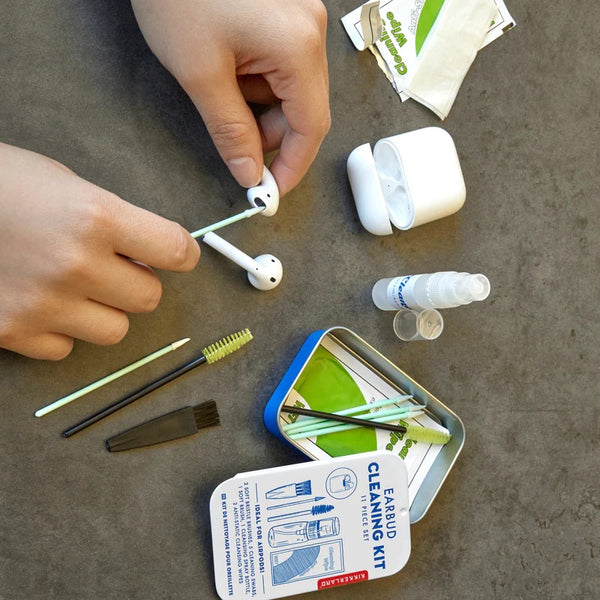 Earbud cleaning kit